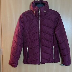NWOT Burgundy Maroon Women’s Puffer Jacket with gold zippers